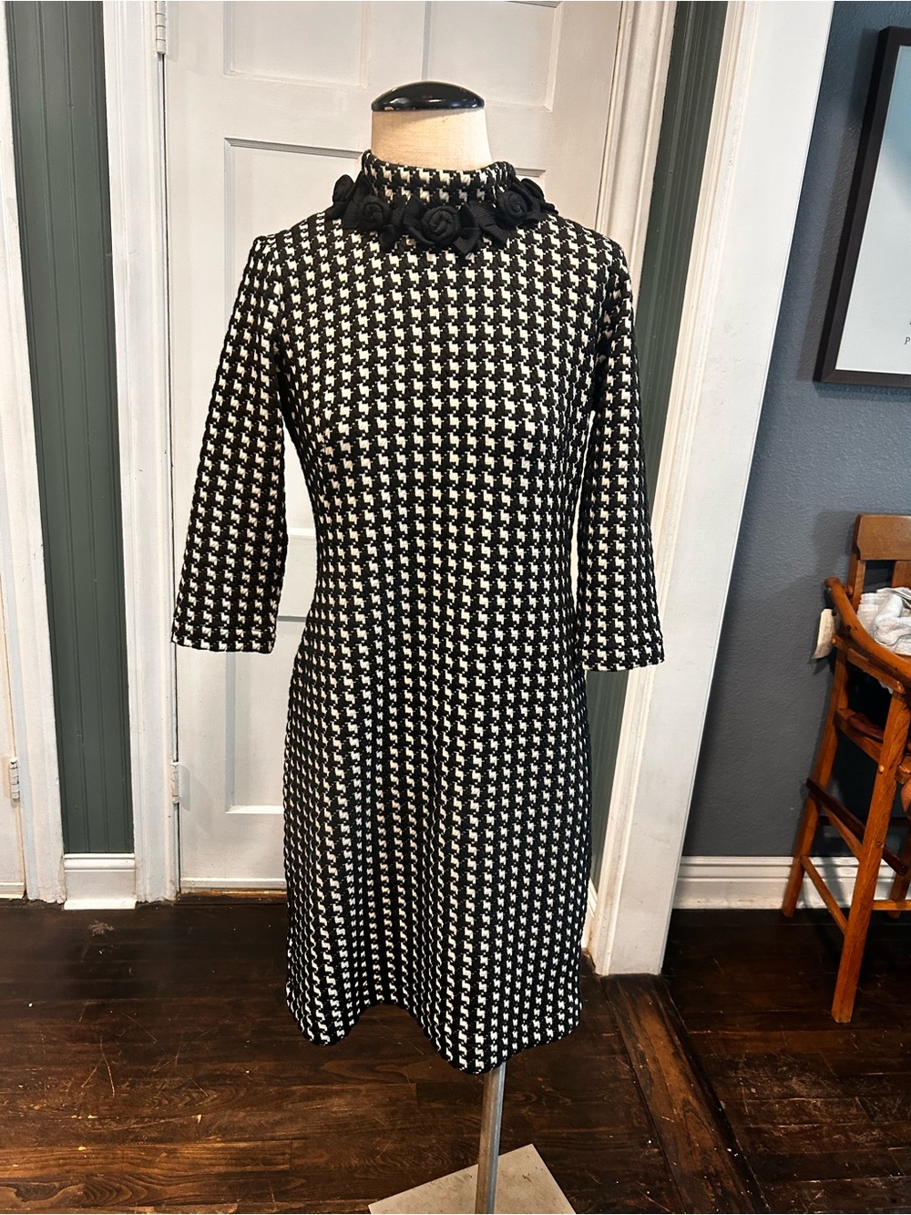 Sara Campbell Black and White Houndstooth Midi Dress with Floral Collar